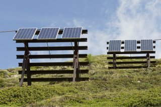 A Bellwald, les paravalanches sont utilisés comme supports à panneaux solaires